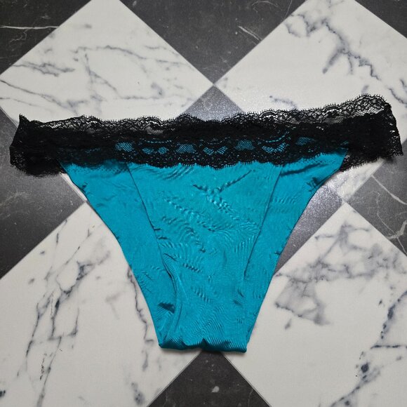 Beach Bunny Swimwear Bottoms - Picture 1 of 3